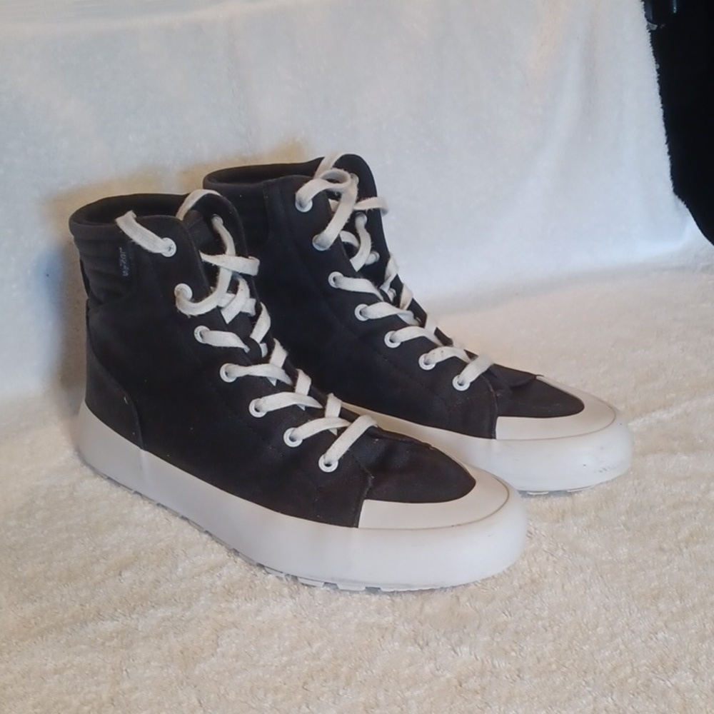 Levi's canvas hightop shoes women's size 10 black and white